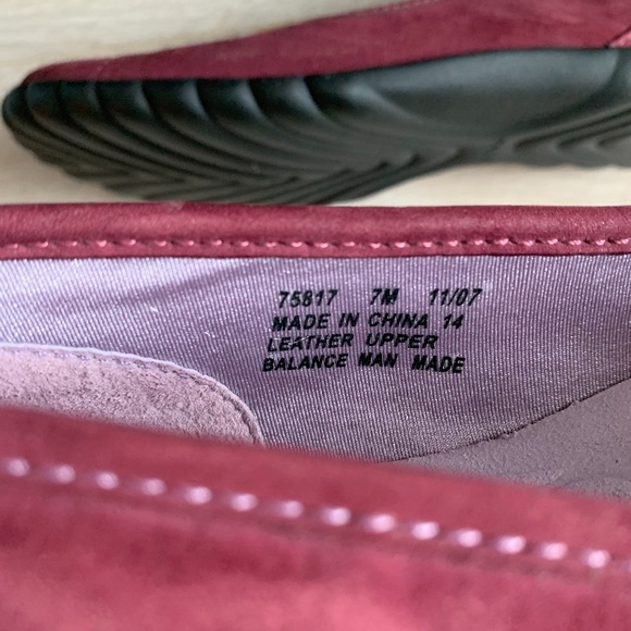 Clarks Privo NWOT Flat Suede Shoes Mary Janes 7M - Picture 4 of 9